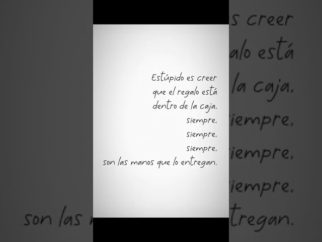 el regalo son las manos que lo entregan